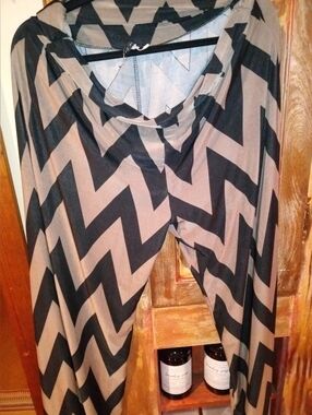 Wide Leg Chevron-Print Pants in Black and Tan